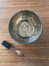 Cuenco tibetano grabado mantras 21 cm de diámetro