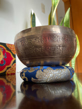 Cuenco tibetano gravado mantras