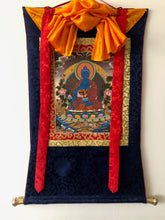 Thangka de Buddha de la medicina Mediana (Sangye Menla)